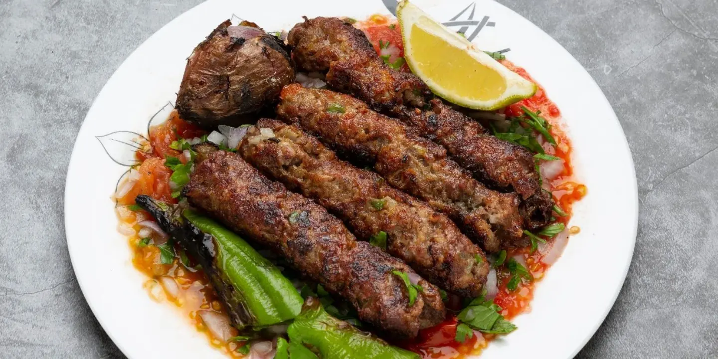 مطعم القصر cover