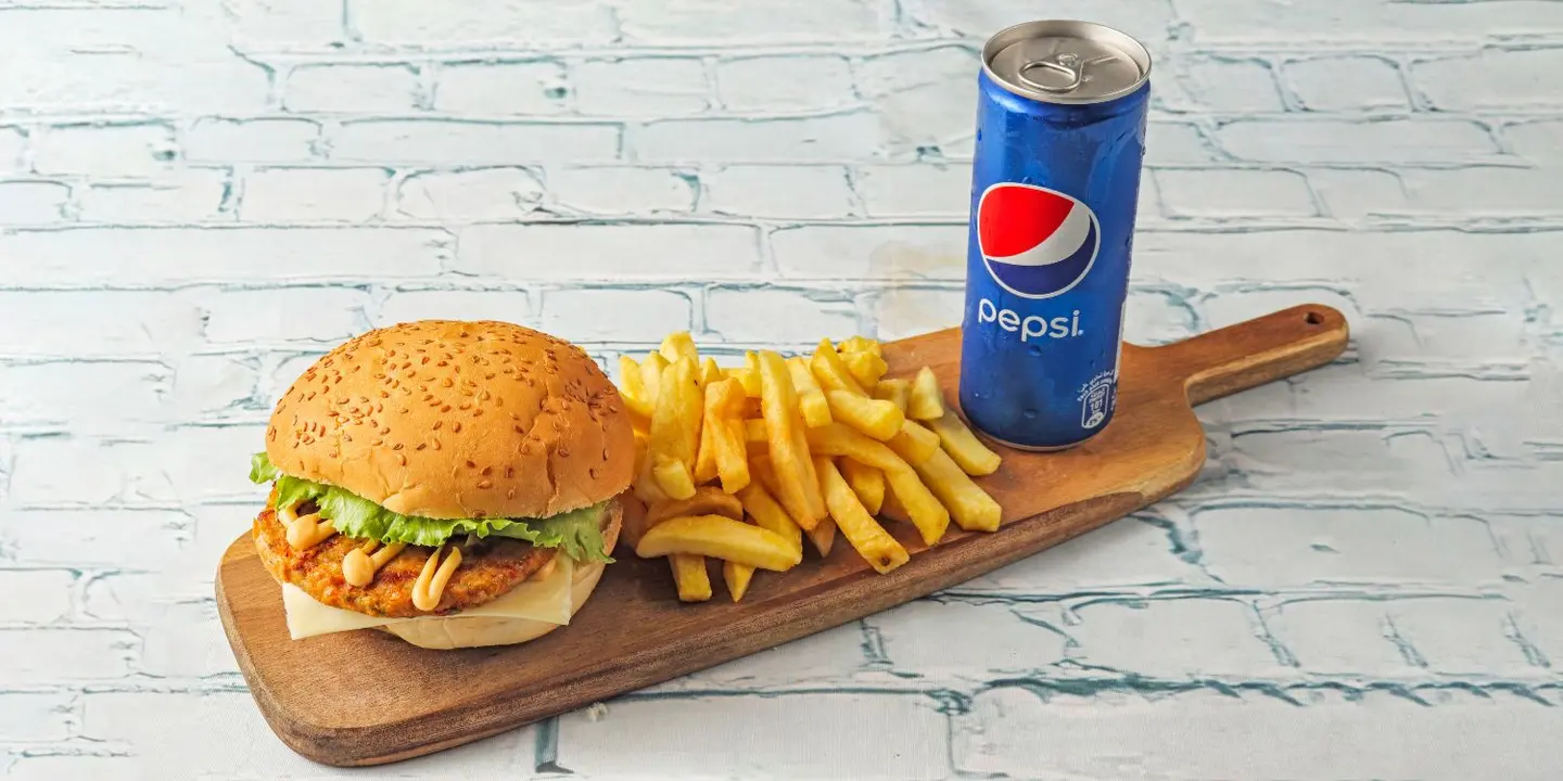 مطاعم فروج السرايا لتقديم الوجبات cover