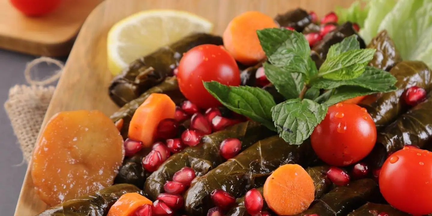 اوراق ذهبية  ورق عنب  cover