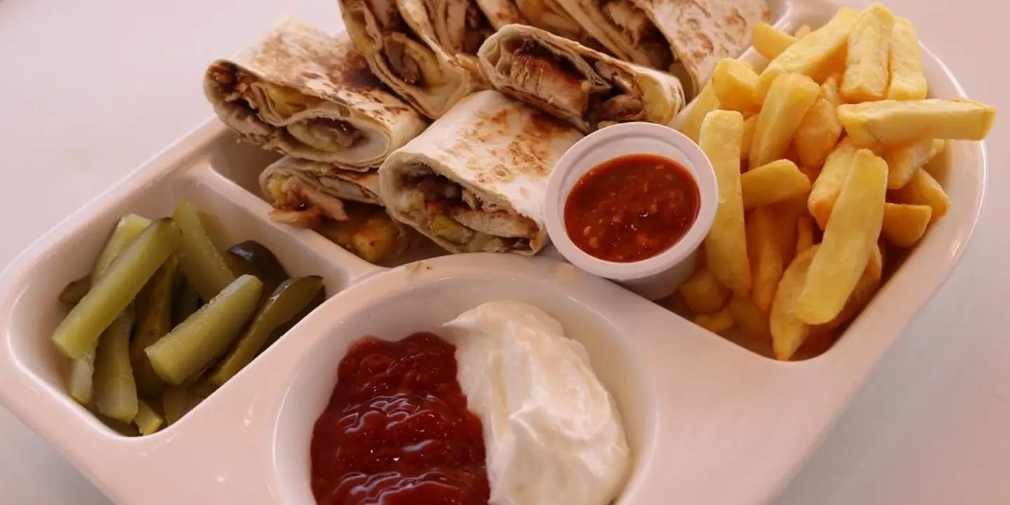 عالم العرائسي والشاورما  cover