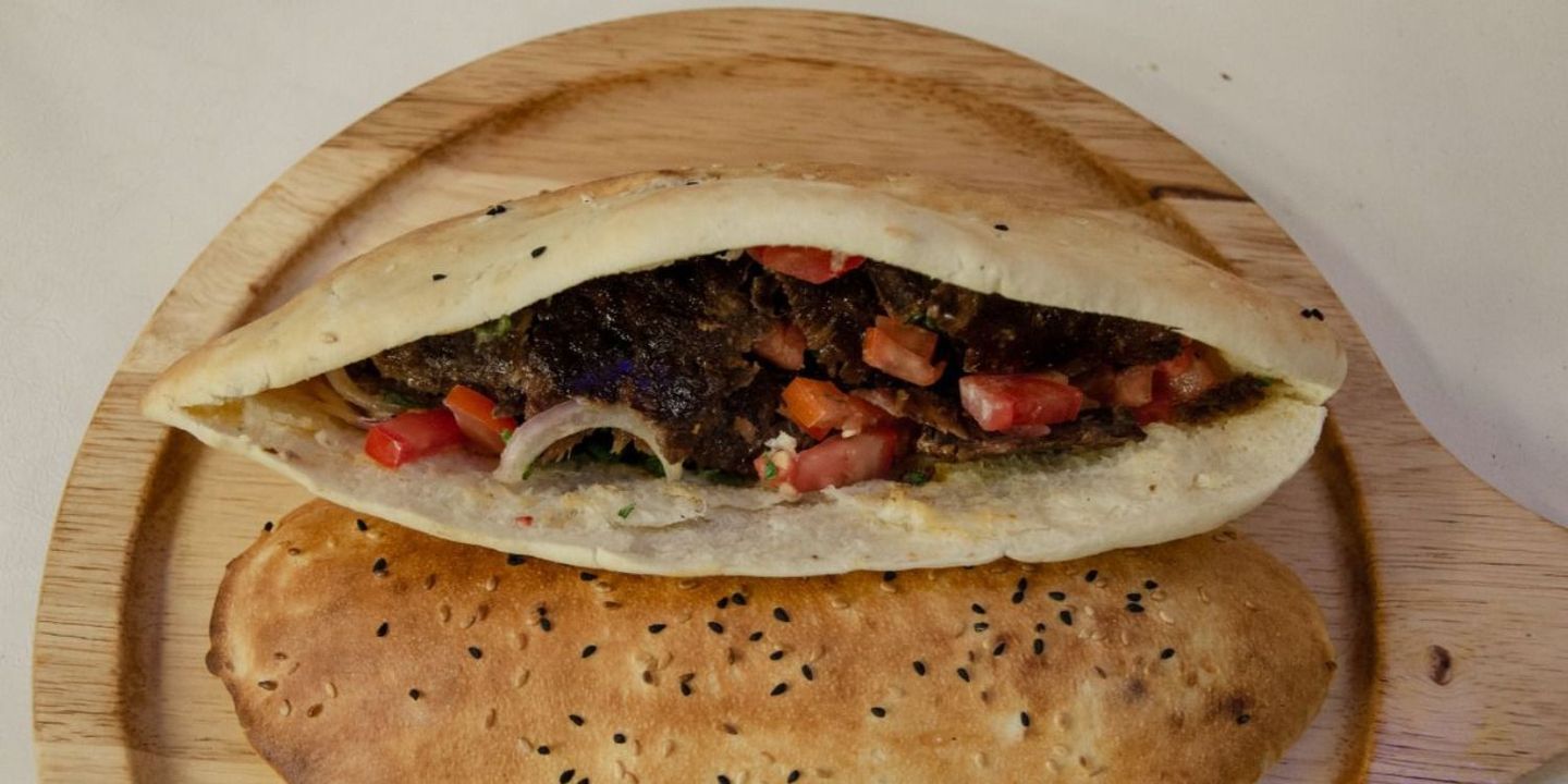 شاورما عويضة cover