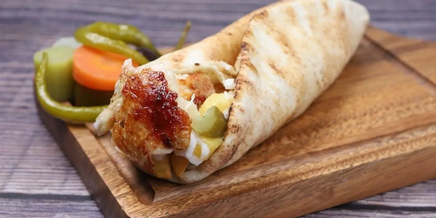 شاورما حياكم cover