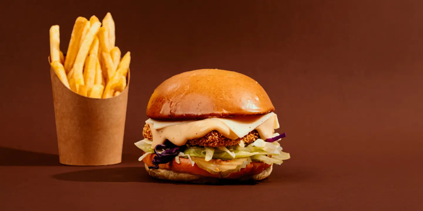 Royal Classic Chicken Burger   Salad