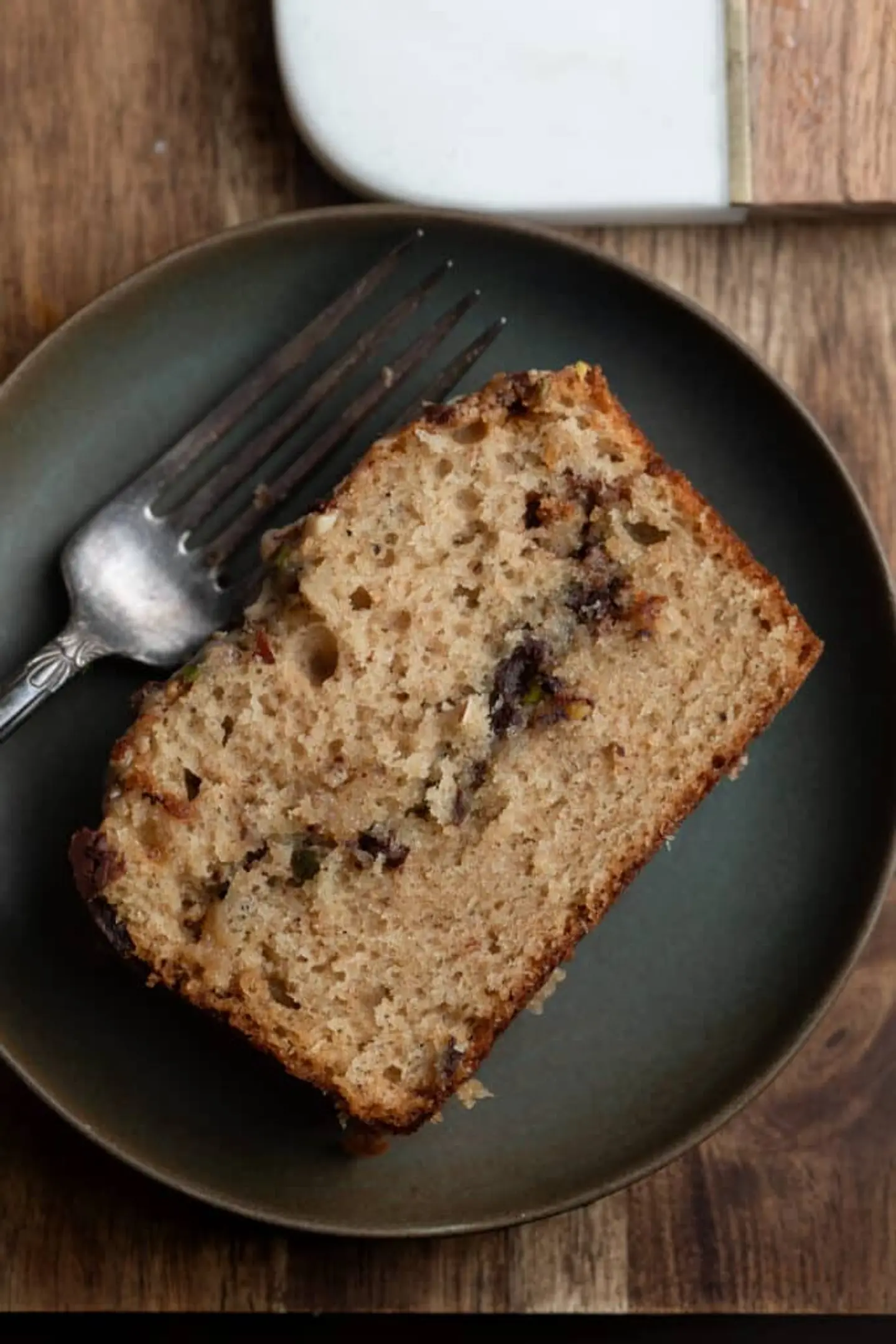 كيكة الحلاوة الطحينية بالمكسرات