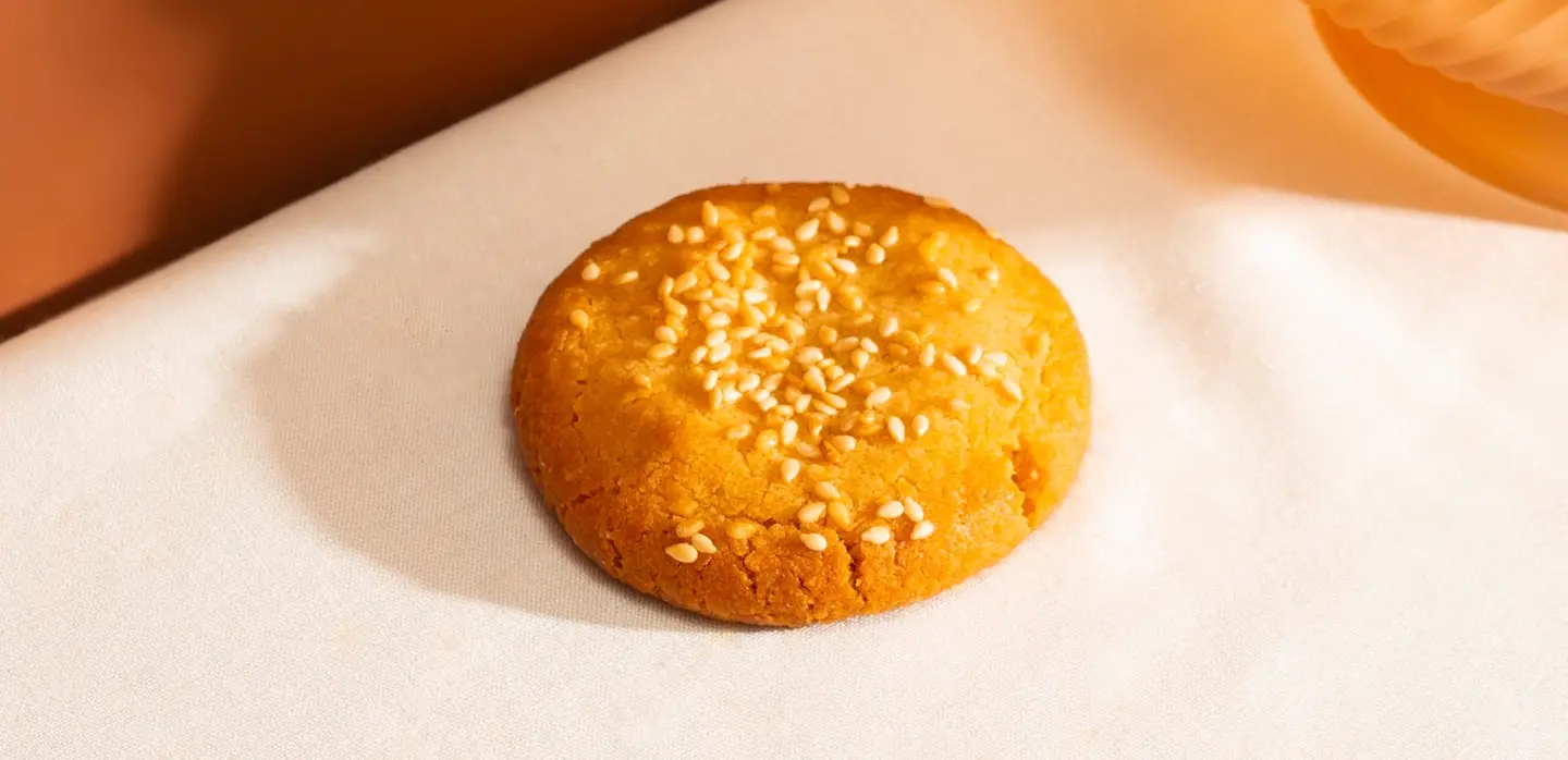 كوكيز الطحينة والشوكولاتة البيضاء