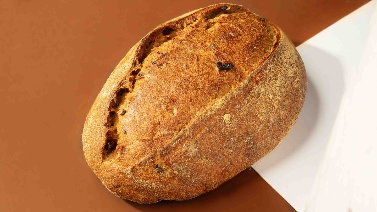 Medium Country Bread With Sundried Tomatoes And Fresh Thyme