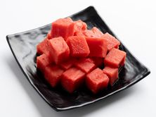 قطع البطيخ