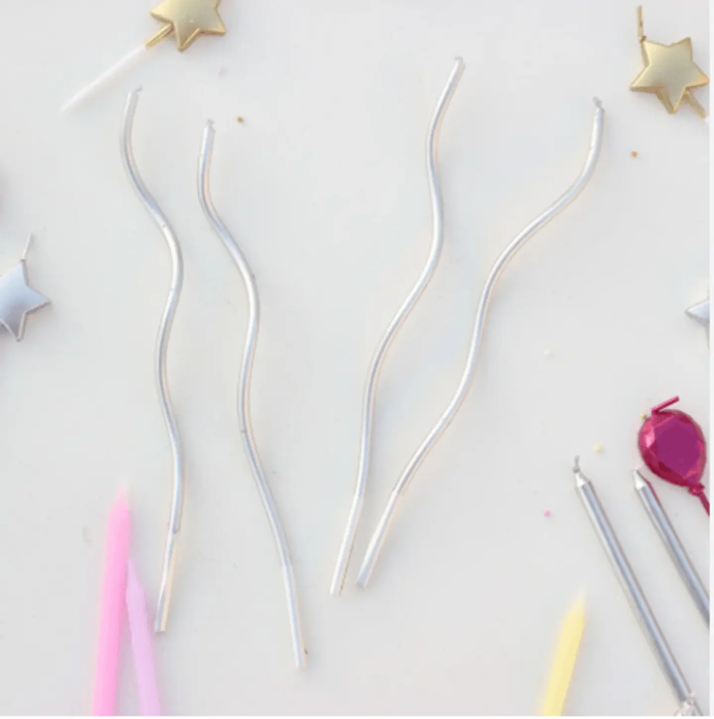 شموع منحنية