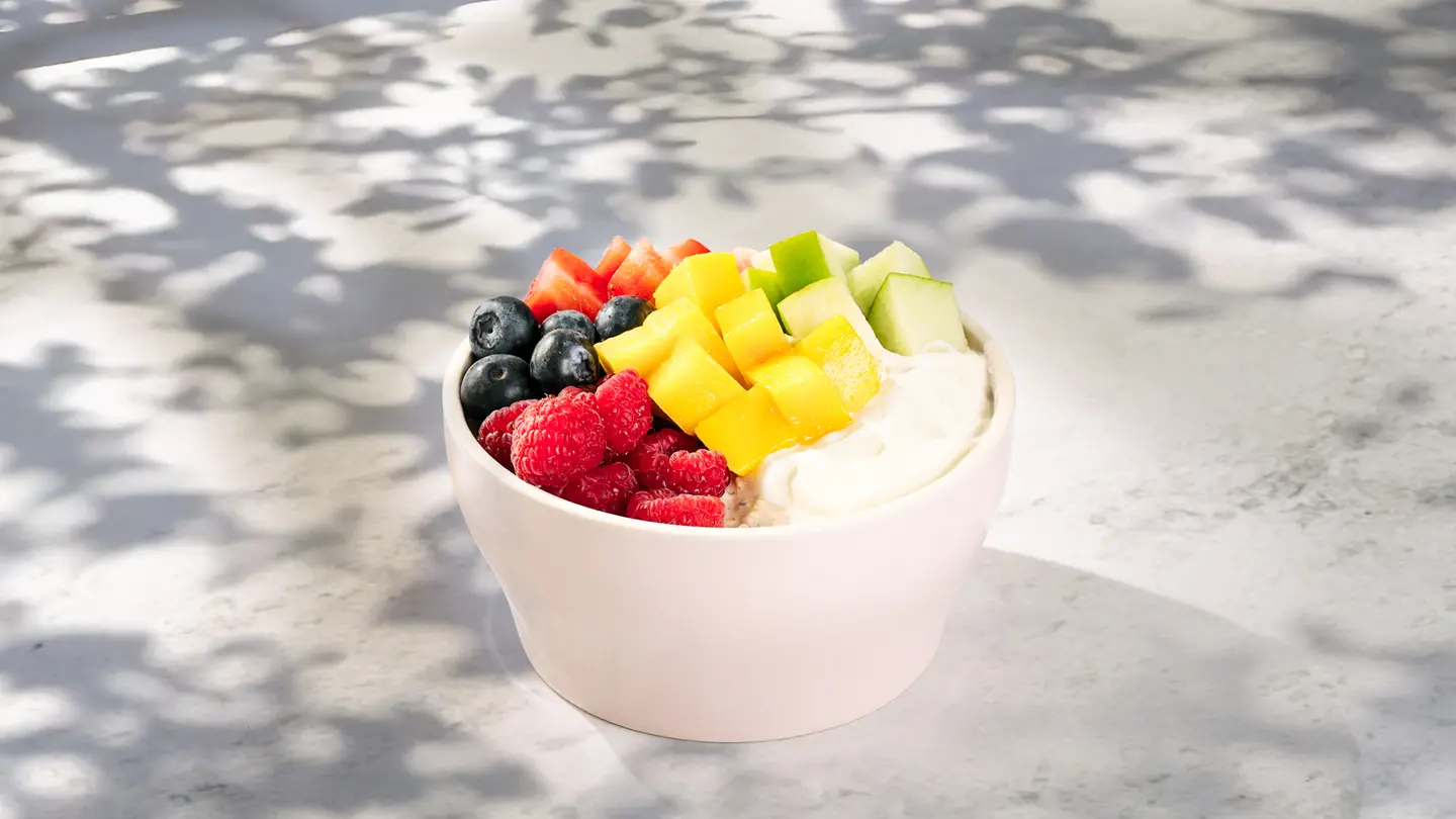 Overnight Oats Mango & Berries