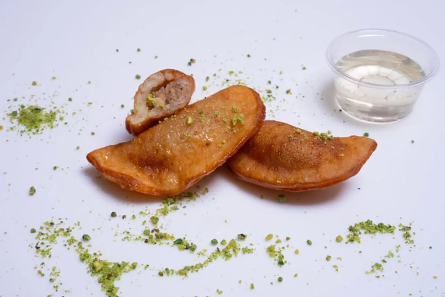 قطايف مقلية بالجوز