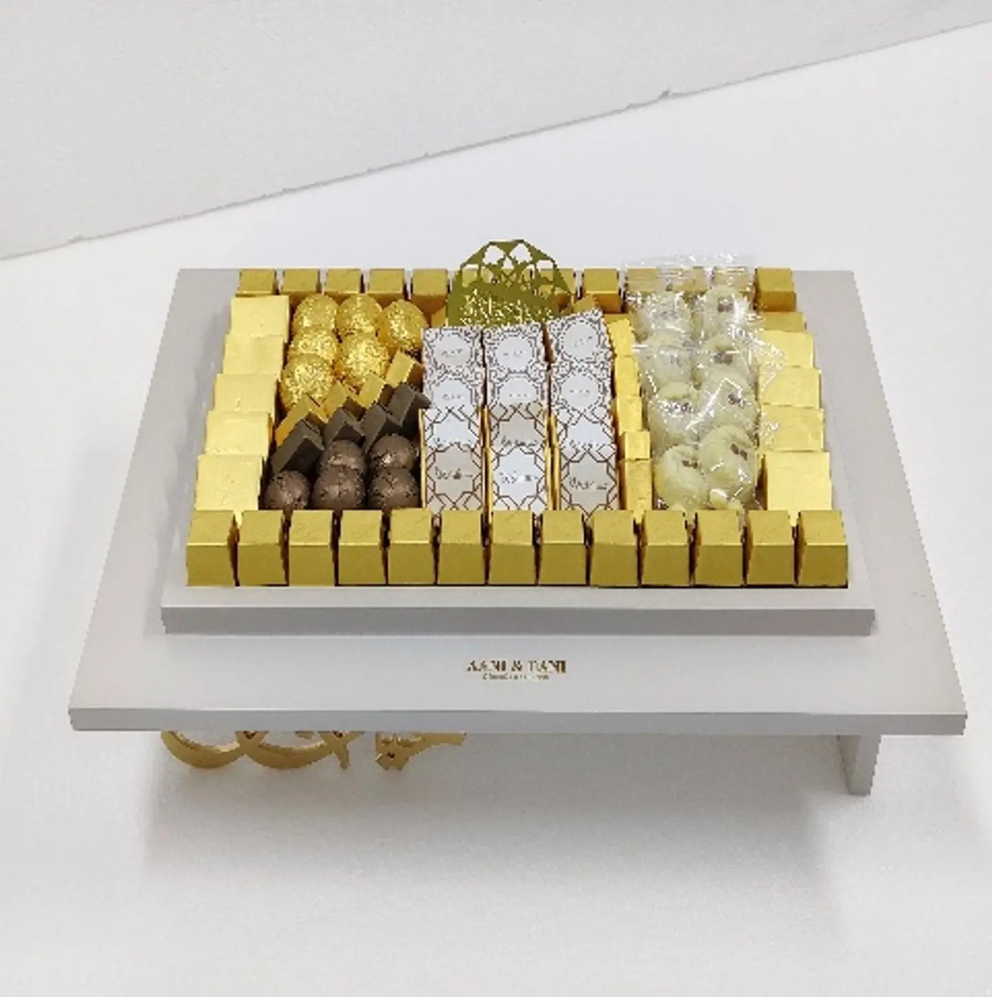 White Vaneer Tray W/ Metal Décor   26