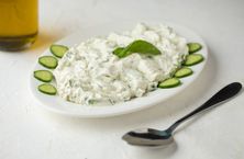 سلطة خيار بالزبادي