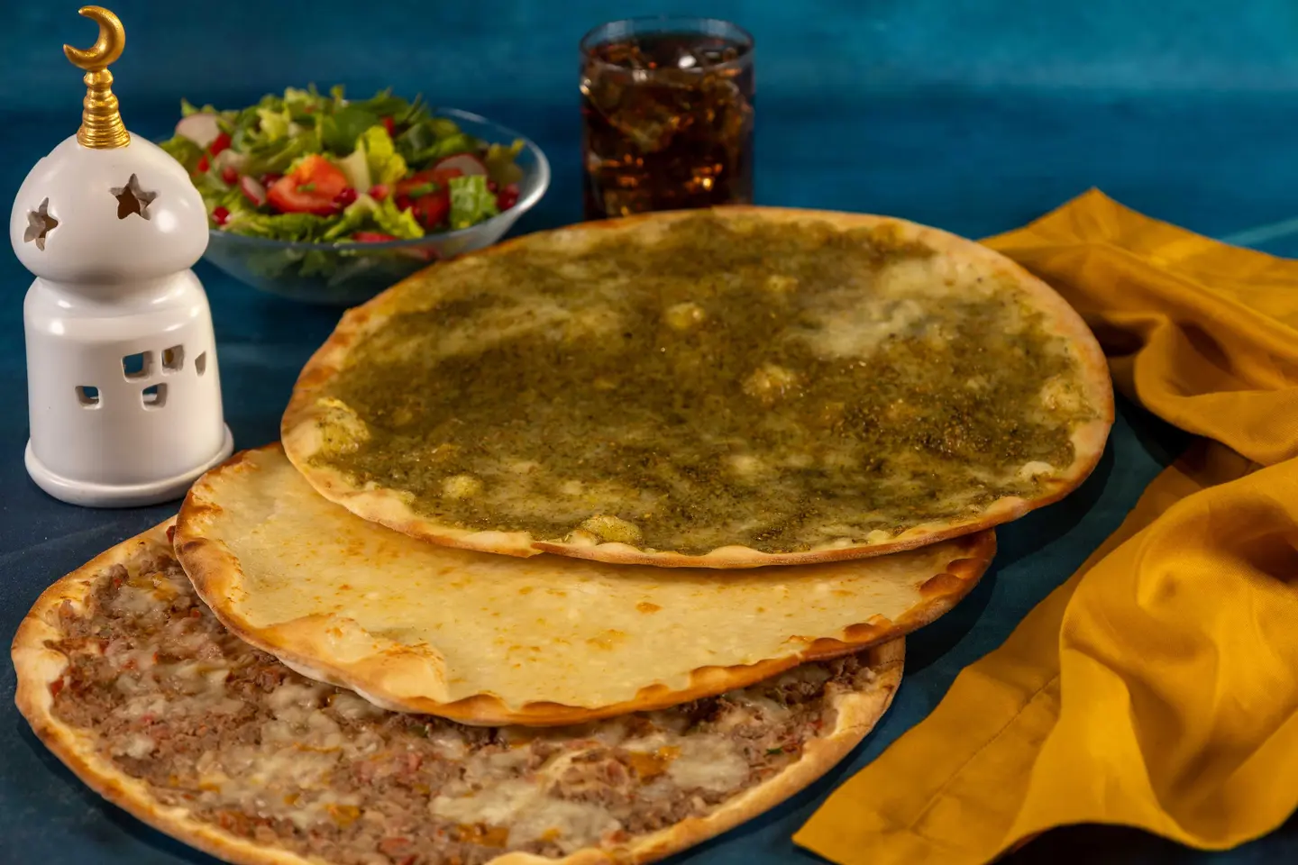 بوكس مناقيش لـ ٣ أشخاص