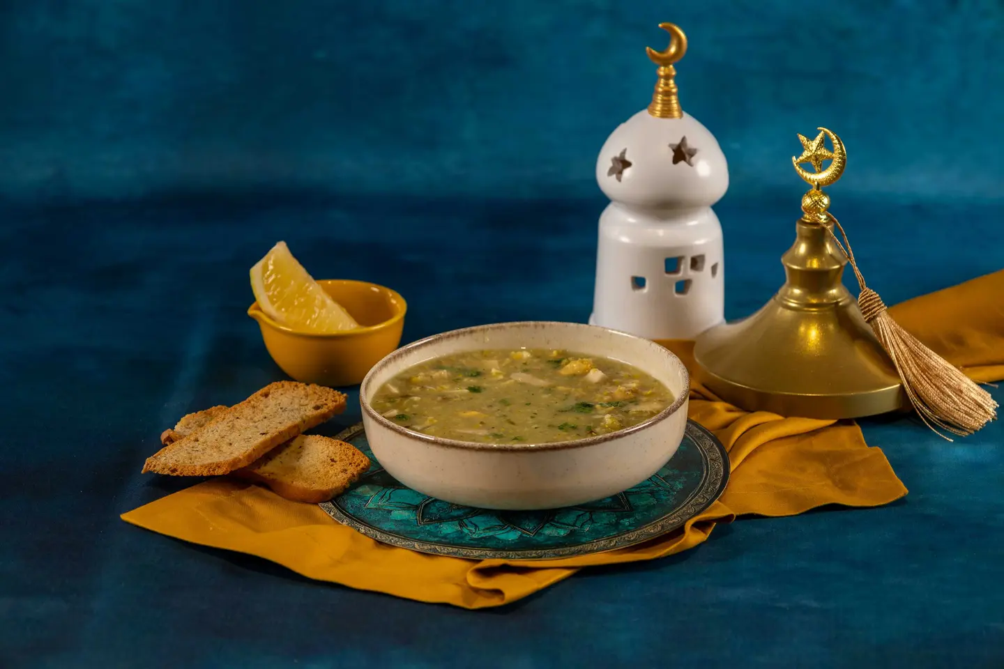 شوربة دجاج مع الفريكة