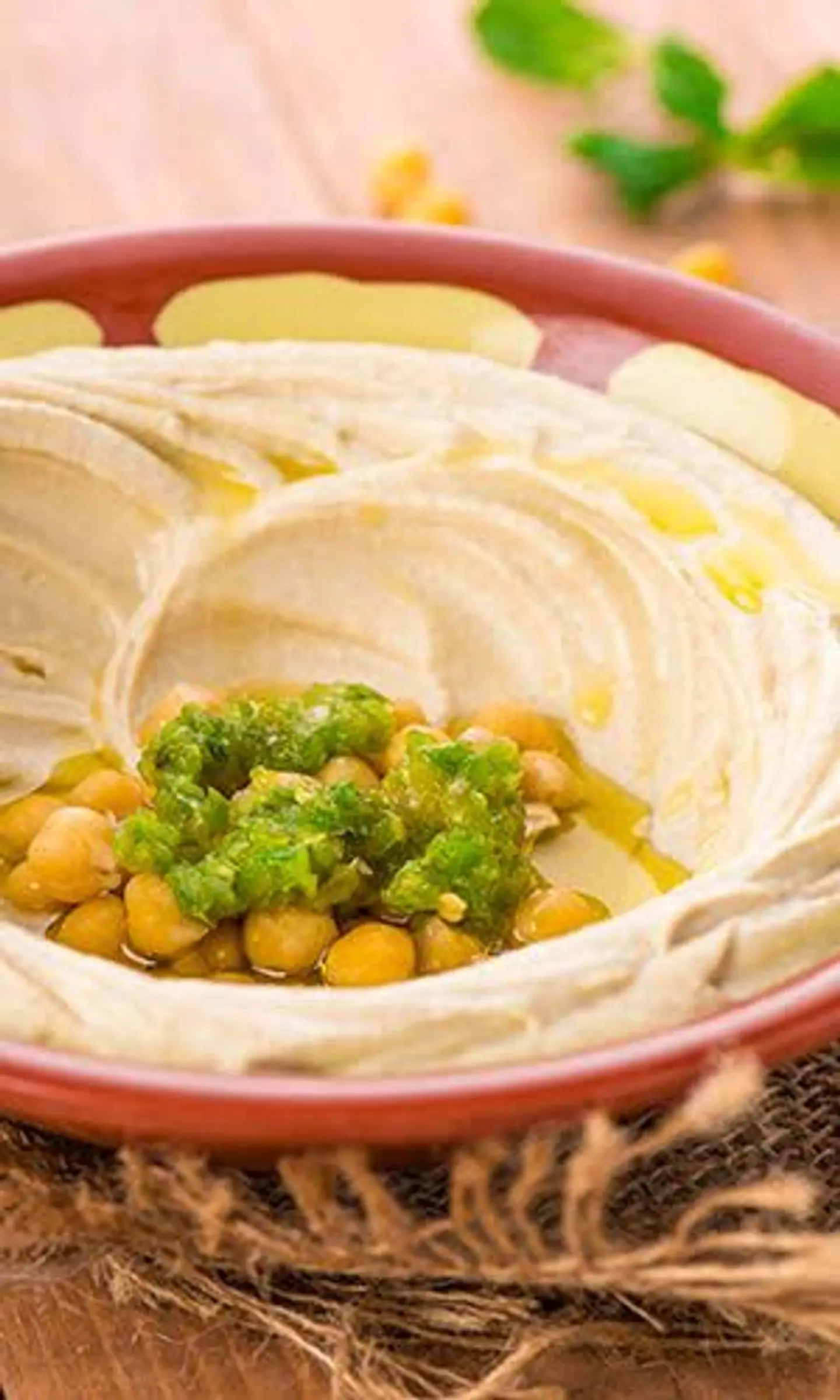 علبة حمص وسط
