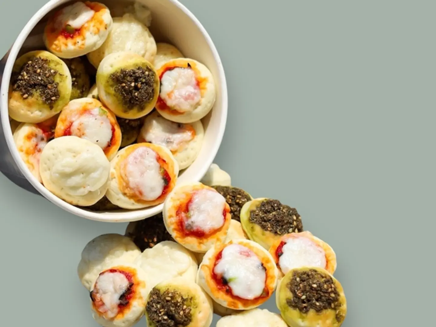 بيتزا ، زعتر ، جبنة عكاوي