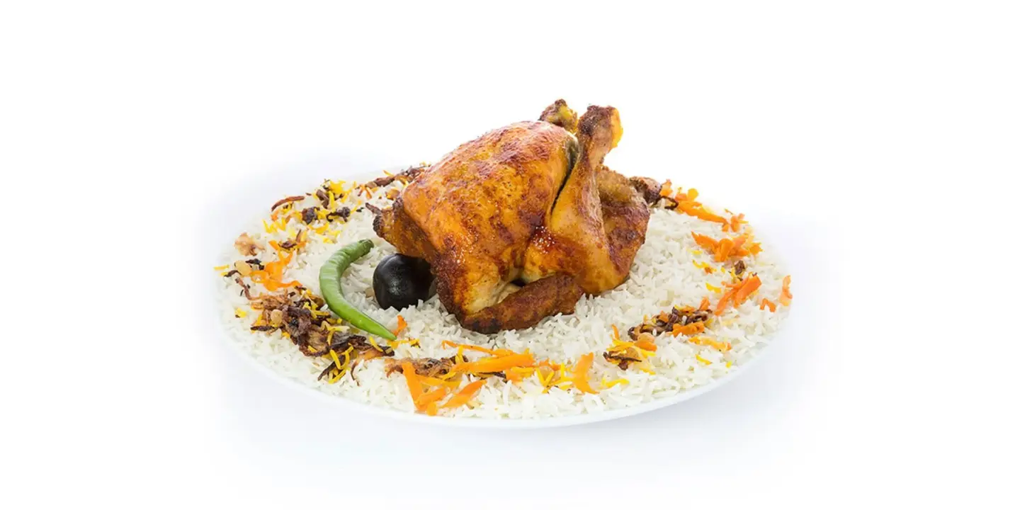 وجبة دجاج مشوي مع أرز متبل