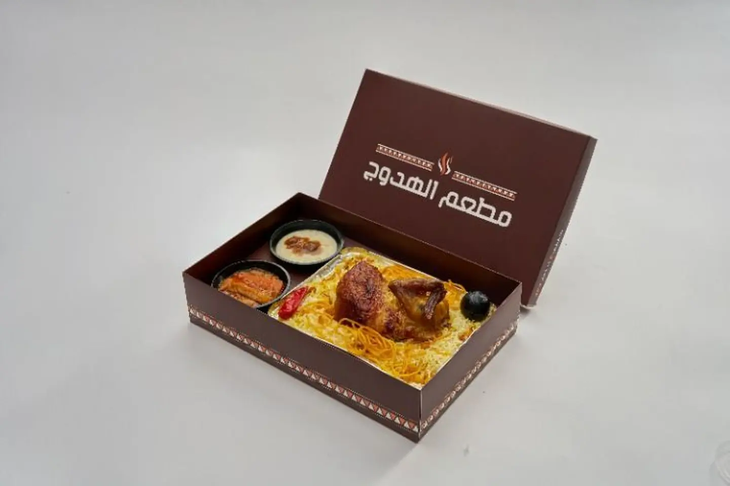 نصف شواية بوكس و٢ علبة سلطة او ٢ علبة ايدام او ٢ علبة شعبيات