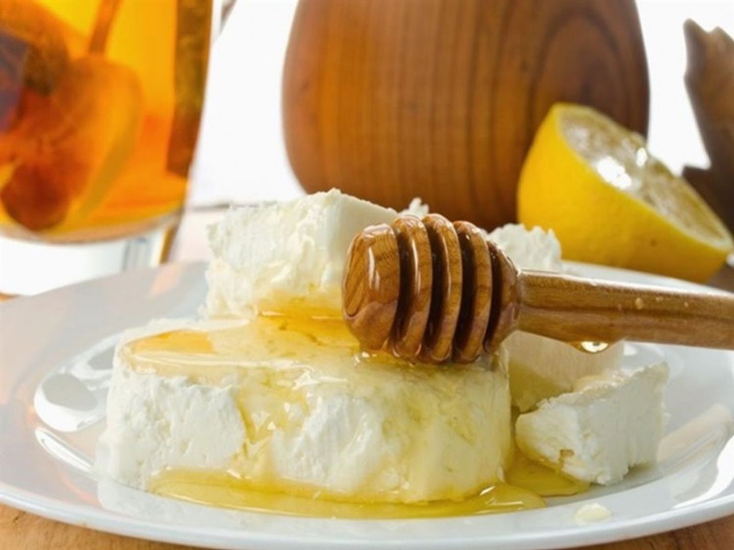 Labnah With Honey Dish