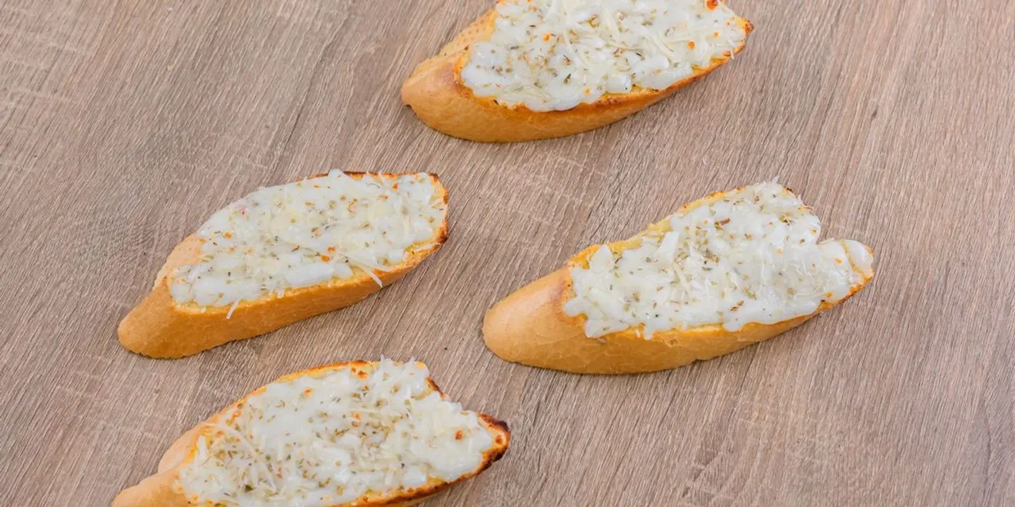 خبز موزريلا 4 قطع