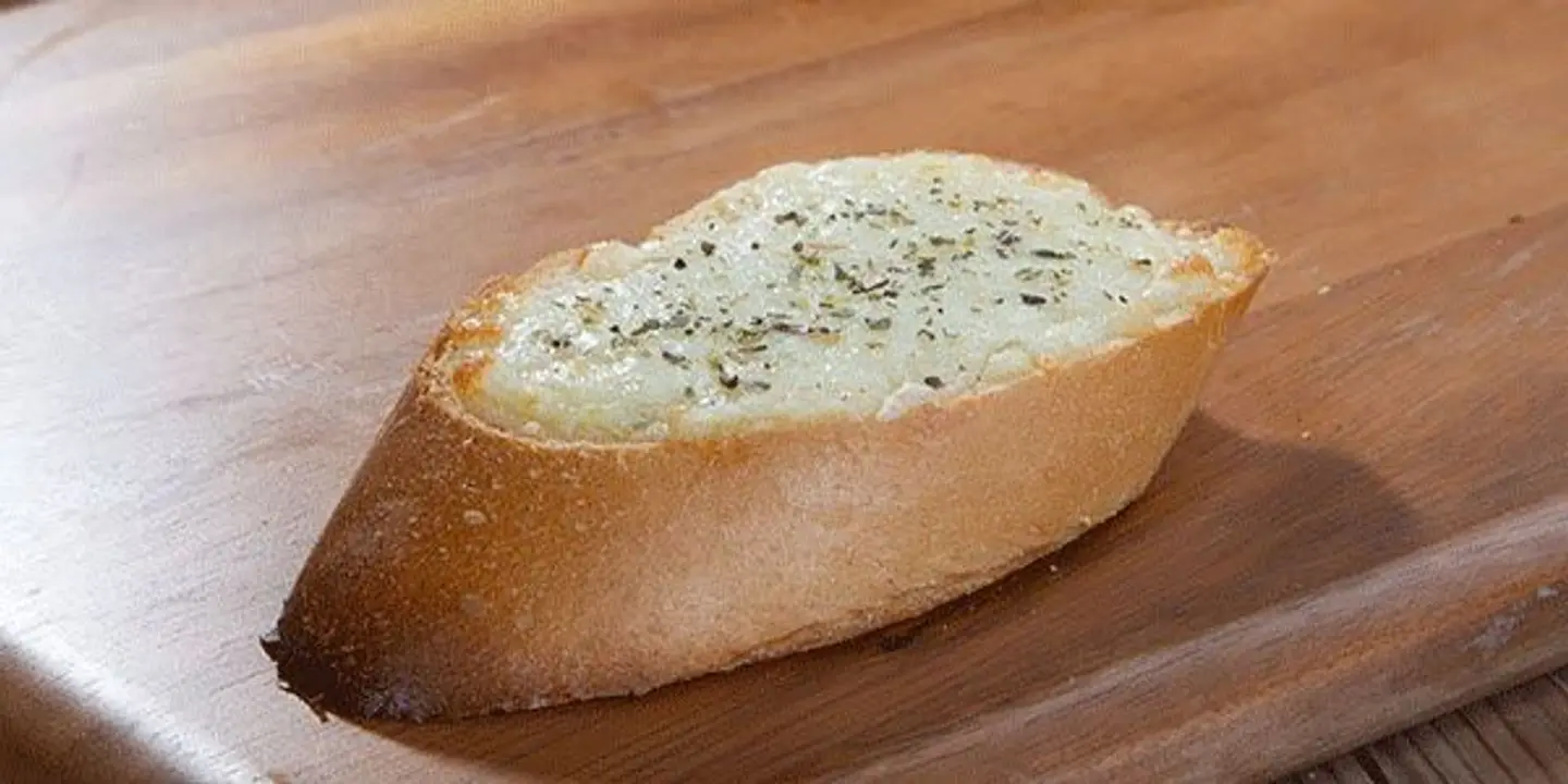 خبز موزريلا 4 قطع