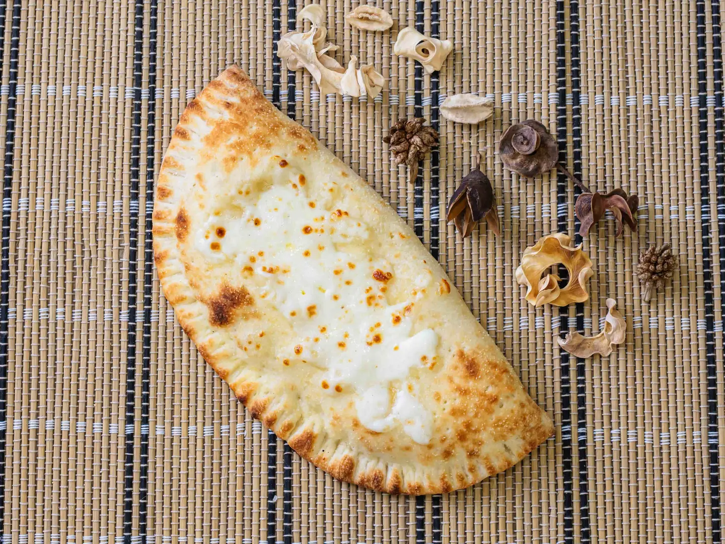 كالزون حلوم