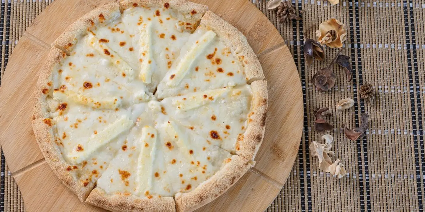 بيتزا عشاق الجبن