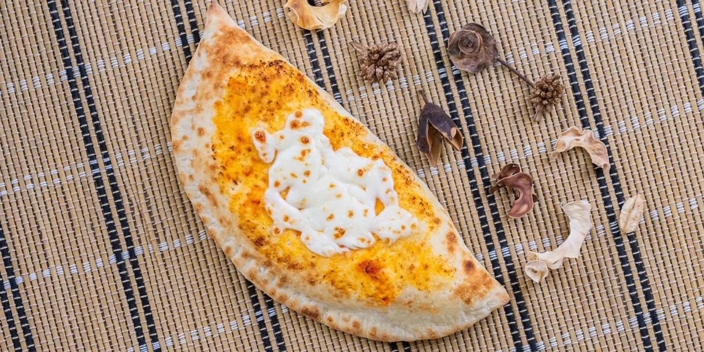 كالزون حلوم