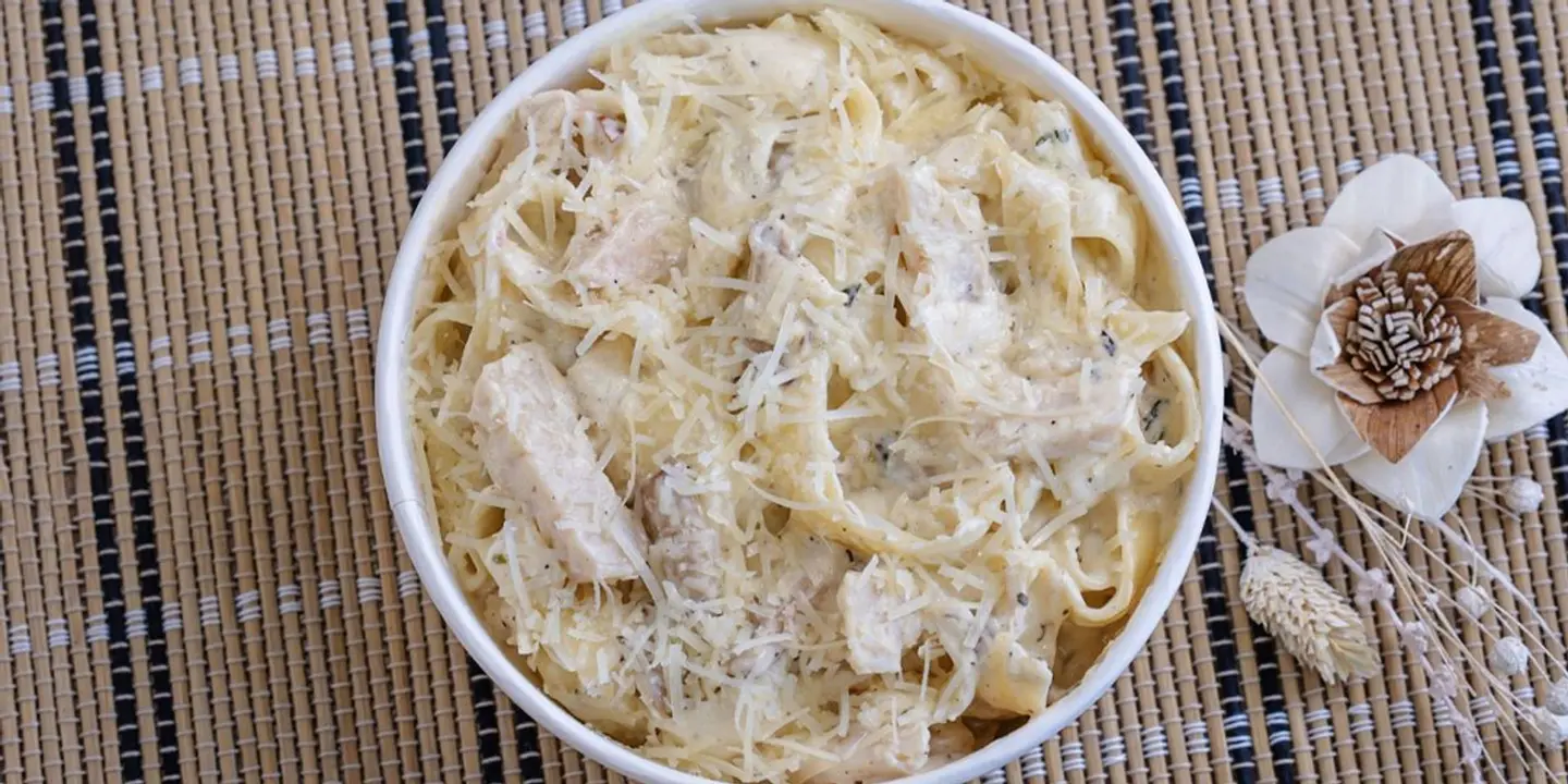 فيتوتشيني ألفريدو دجاج