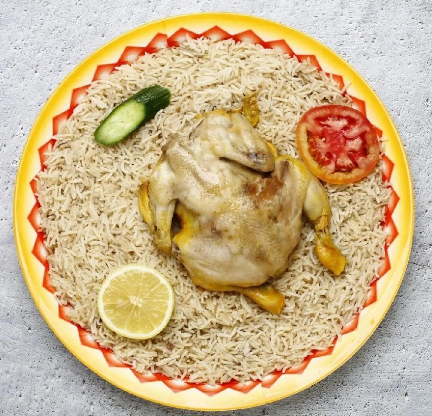 نص دجاج مندي مع رز شعبي