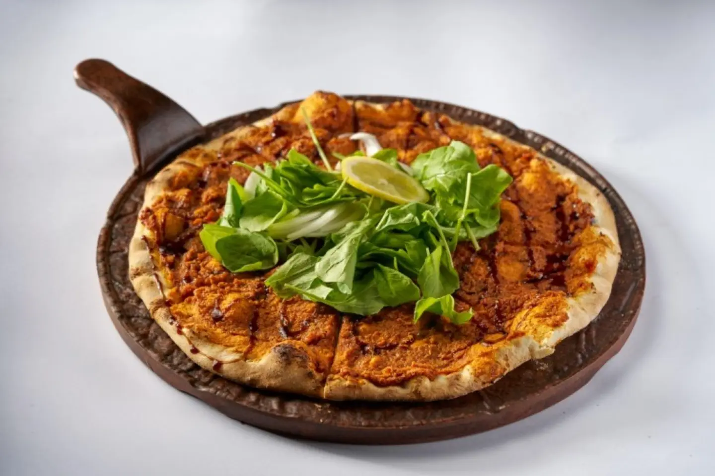 منقوشة محمرة