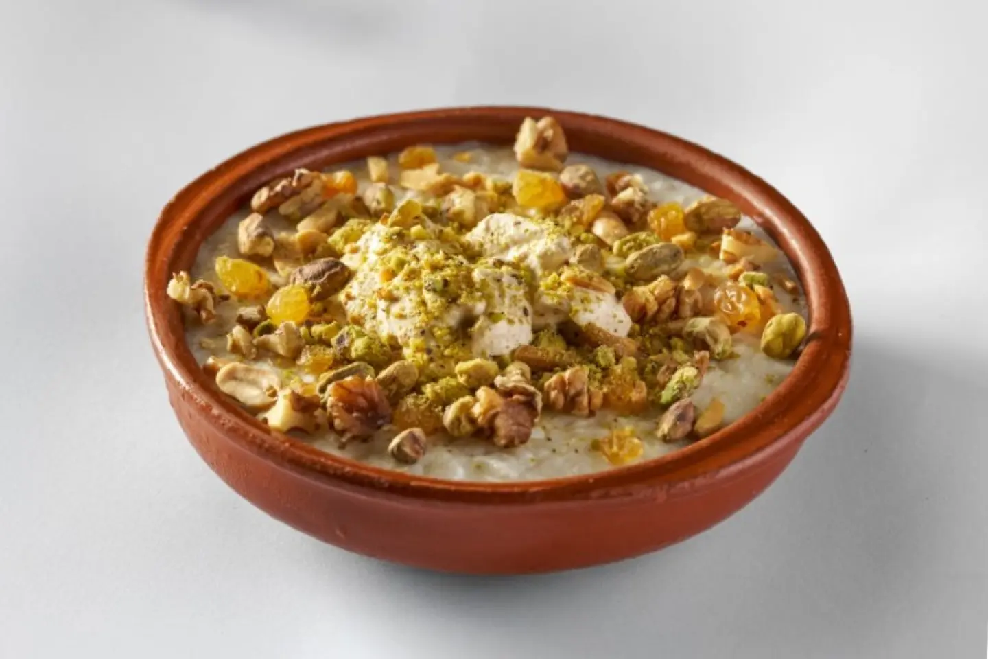 أرز بالحليب بالمكسرات والقشطة