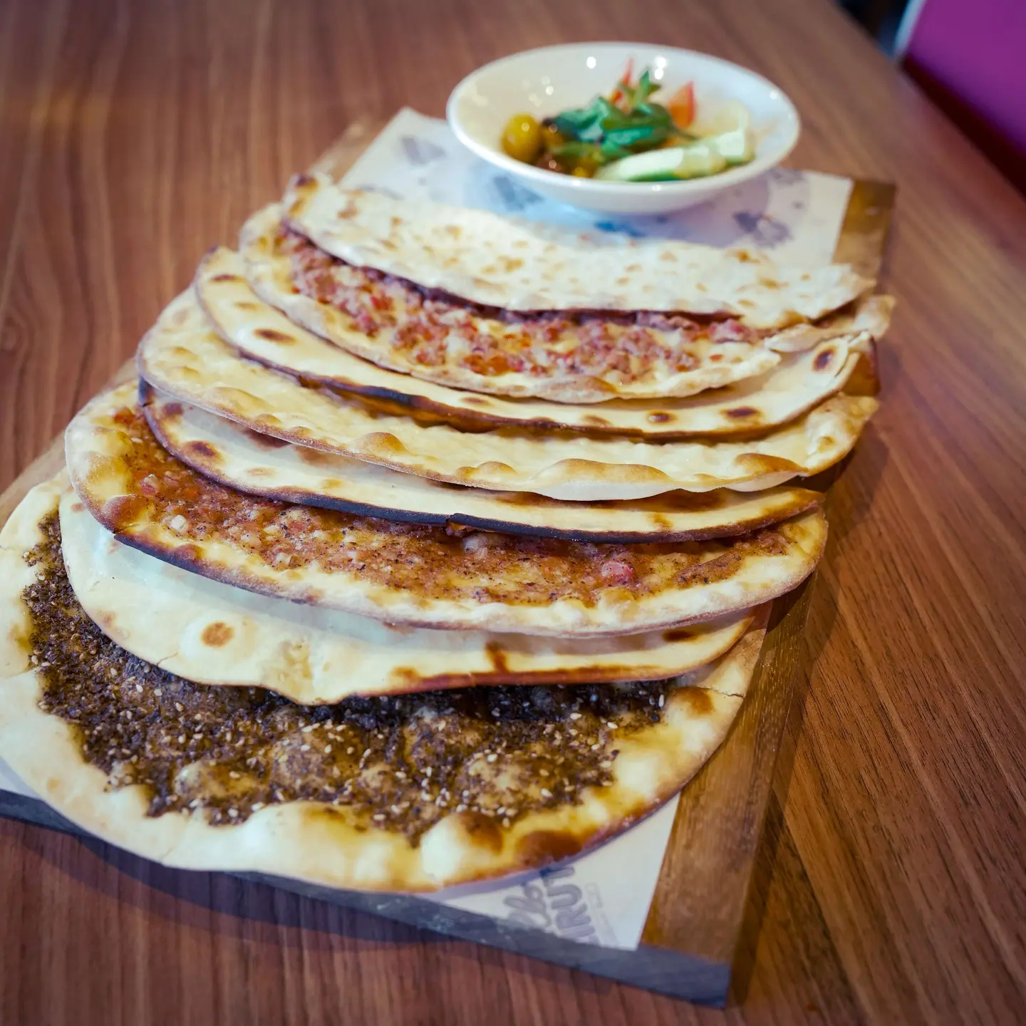 علبة مناقيش
