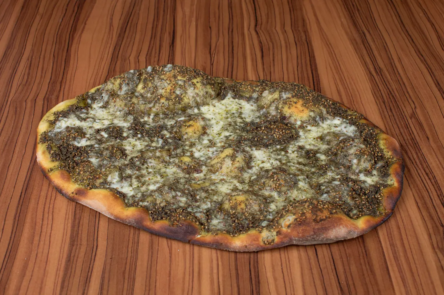 زعتر وجبنة مشروحة