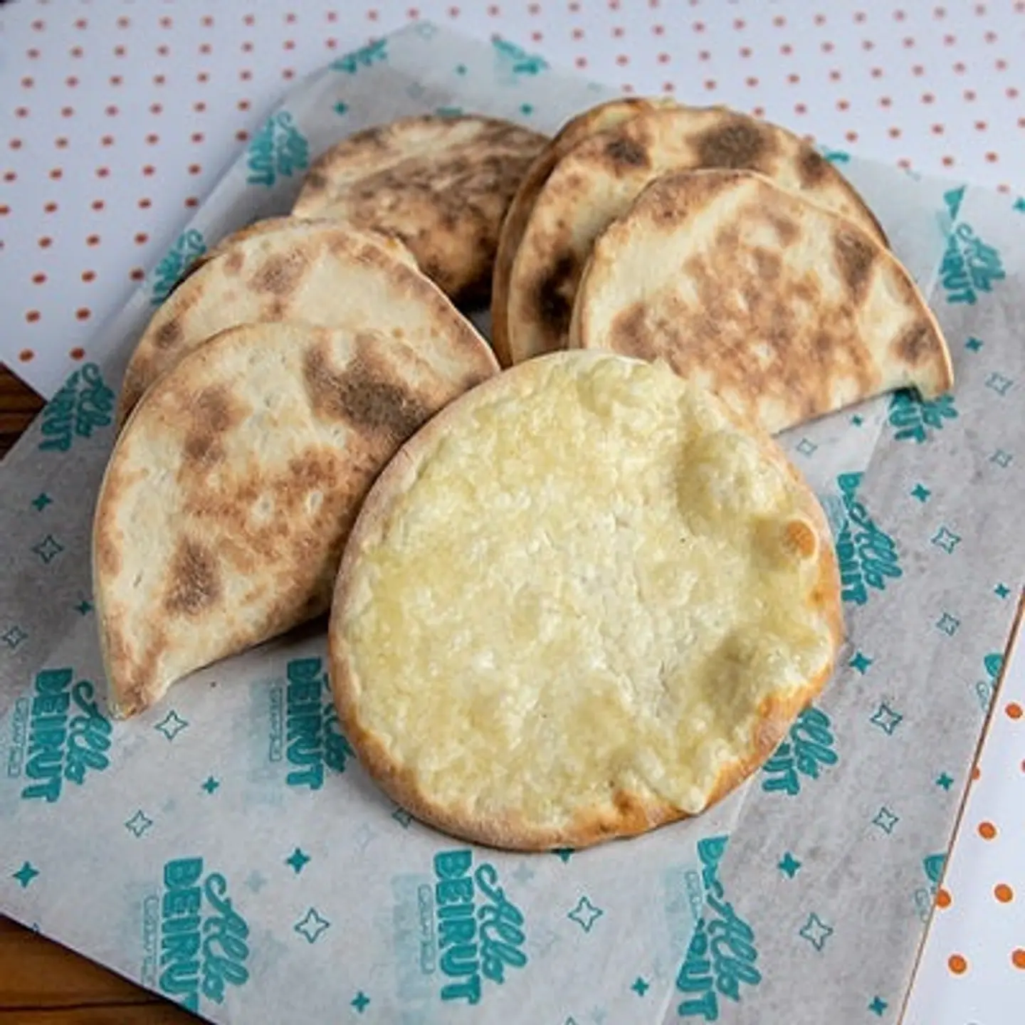 نصف دزينة مناقيش صغيرة