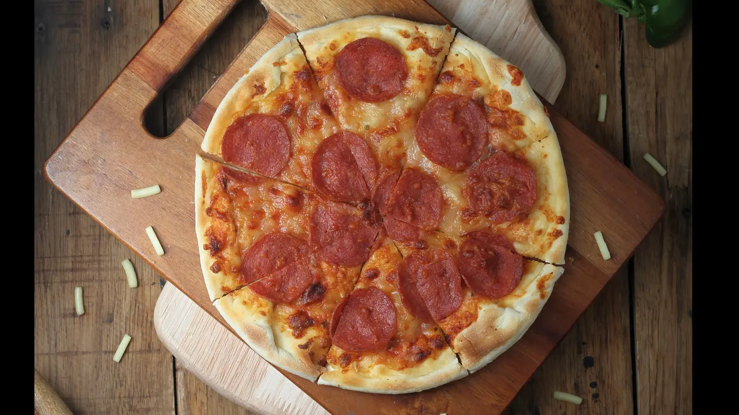 بيتزا بيبروني