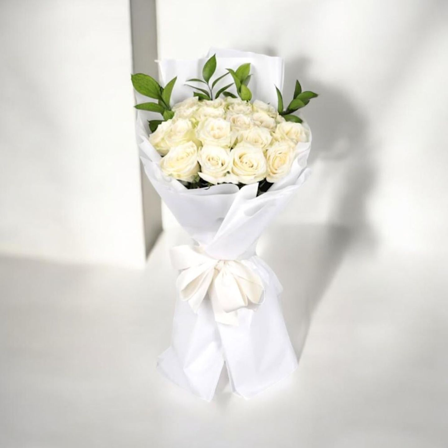 20 Roses, White Juri Bouquet