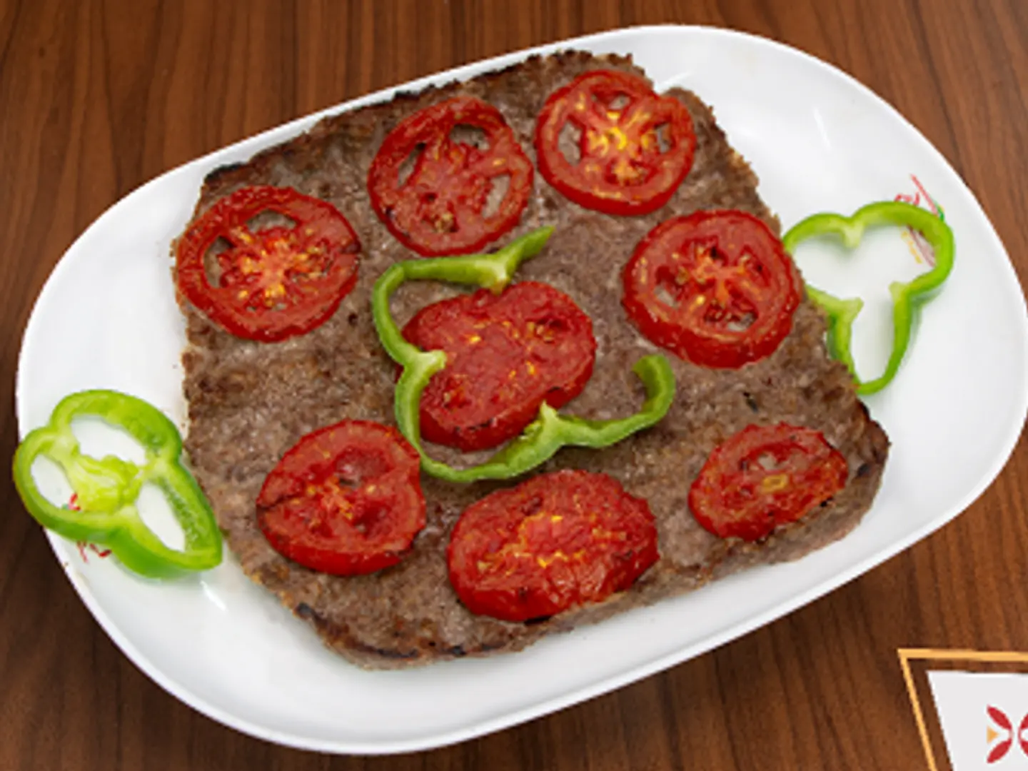 Meat Tray With Tomato Slices - 1/2 Kilo
