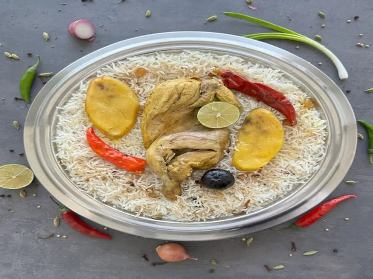 نص دجاج مدفون ارز شعبي