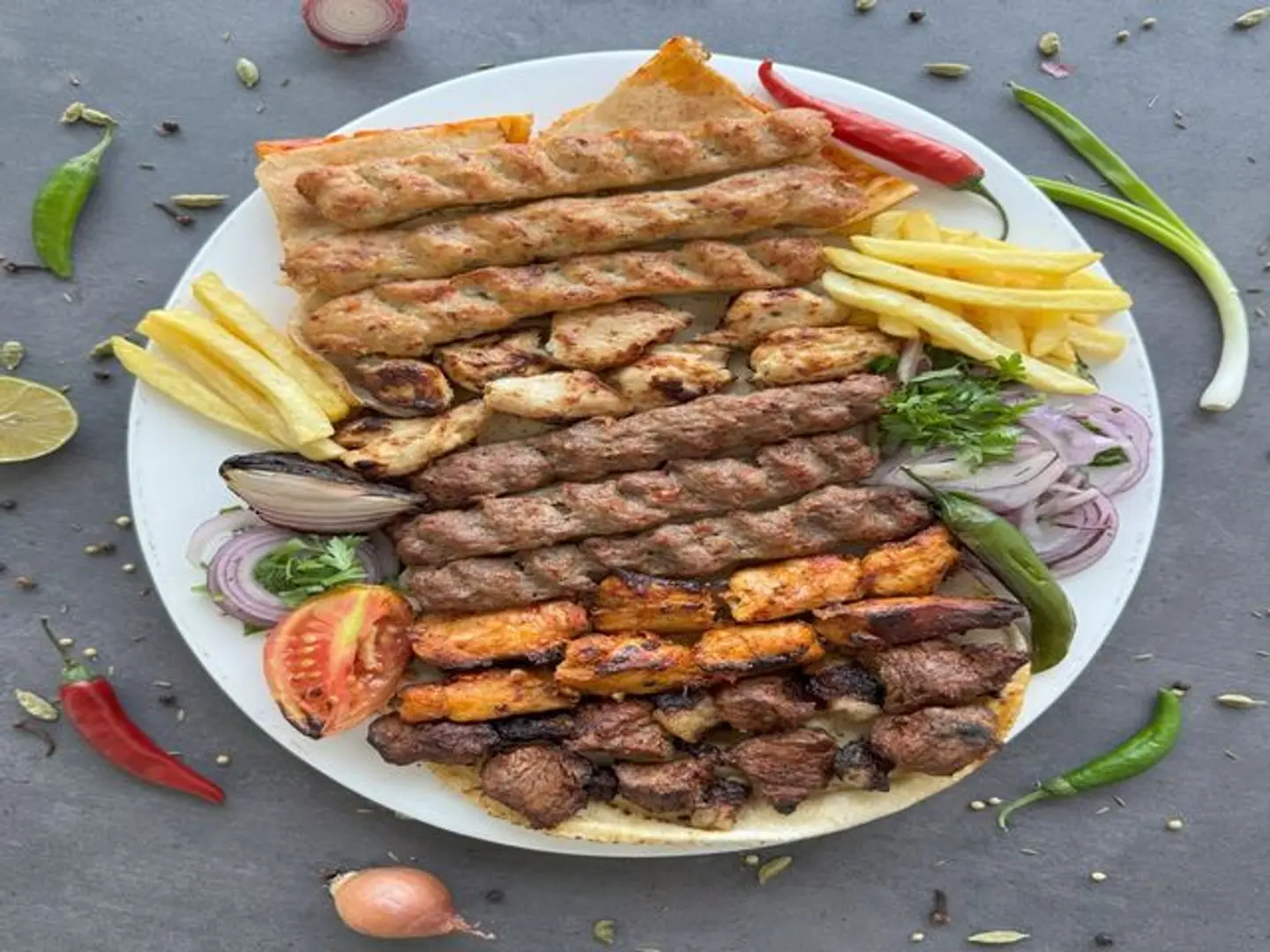 كيلو مشكل مشويات ١٢ سيخ