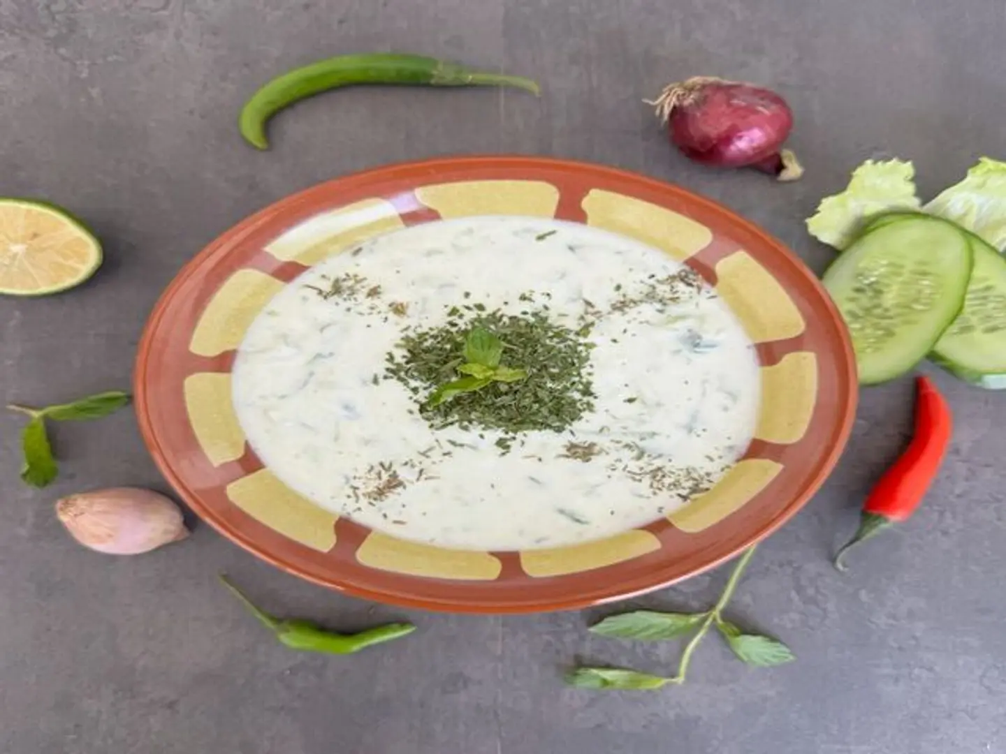 سلطة خيار بالبن كبير