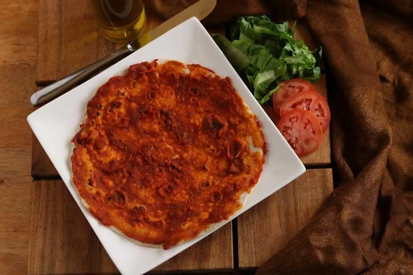 منقوشة محمرة