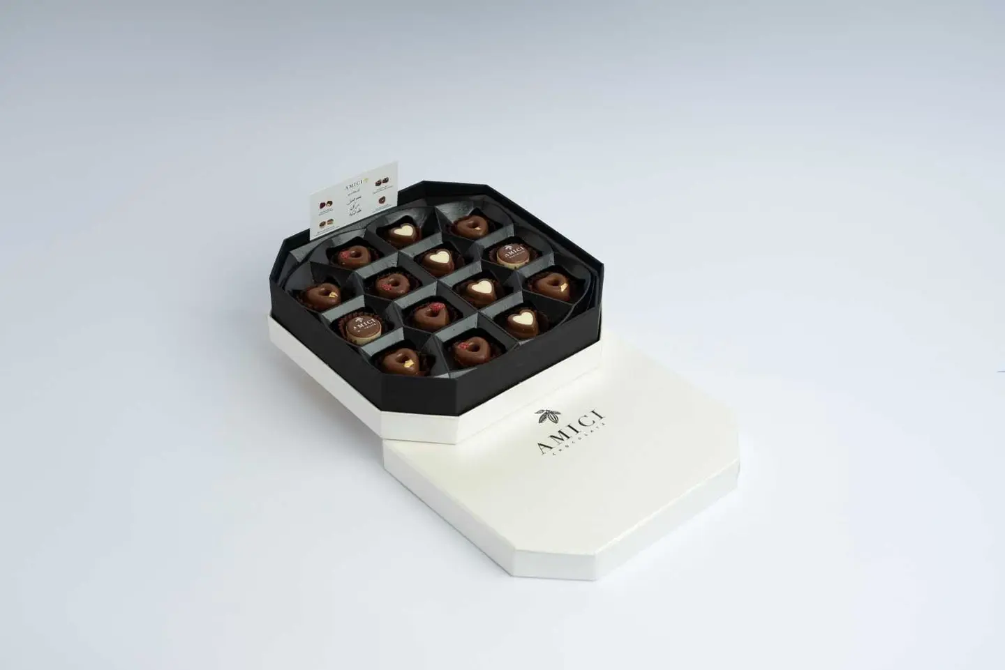 علبة شوكولا سداسية بيضاء - صغيرة