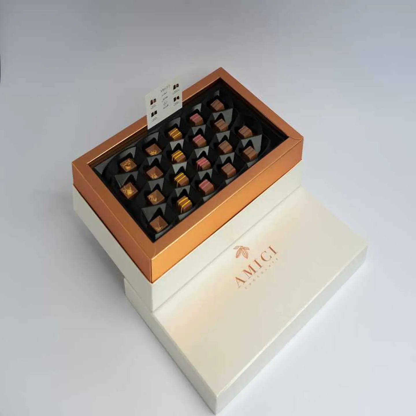 علبة مستطيلة بيضاء و برونز - كبيرة