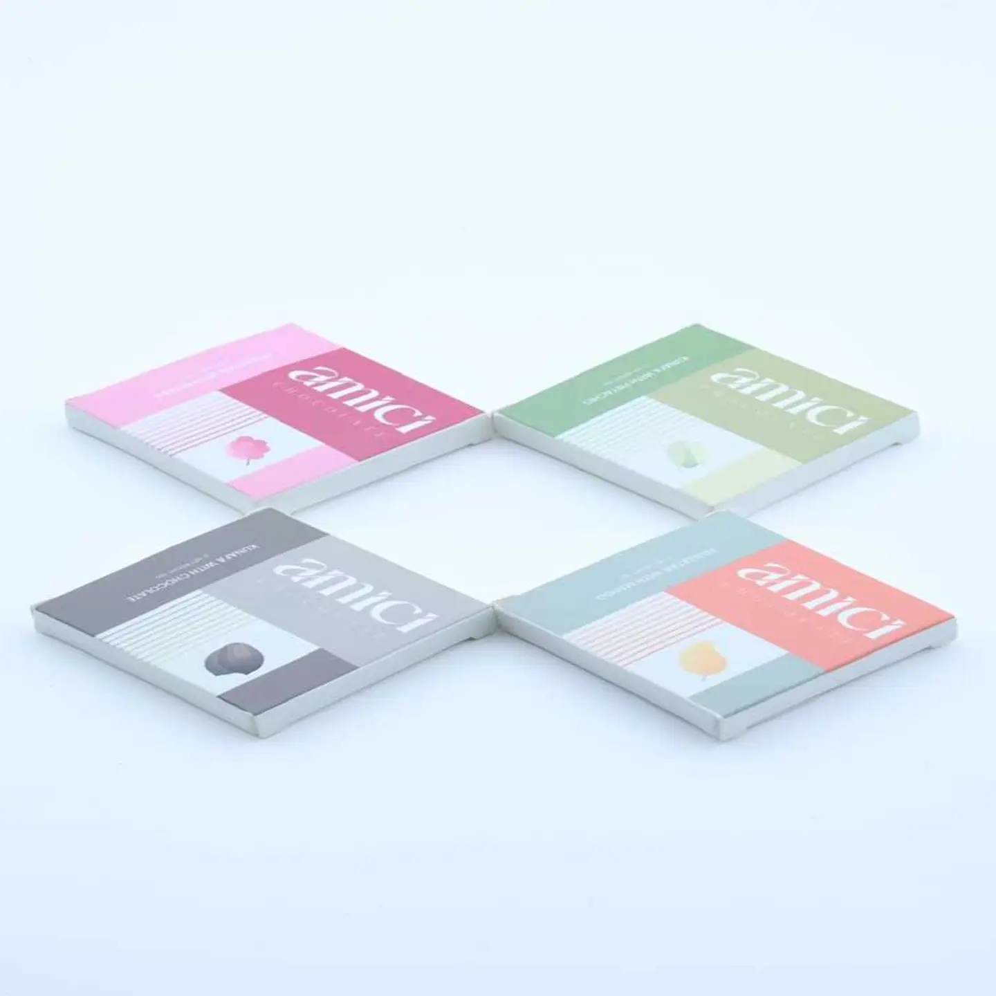 أربع ألواح شوكولاته صغيرة