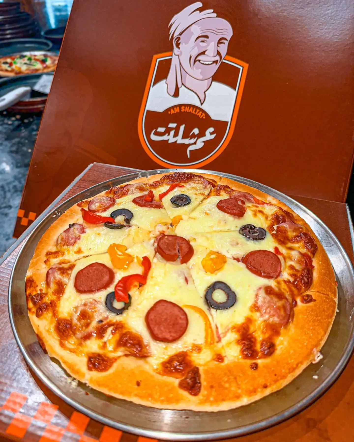 بيتزا هوت دوج كبير