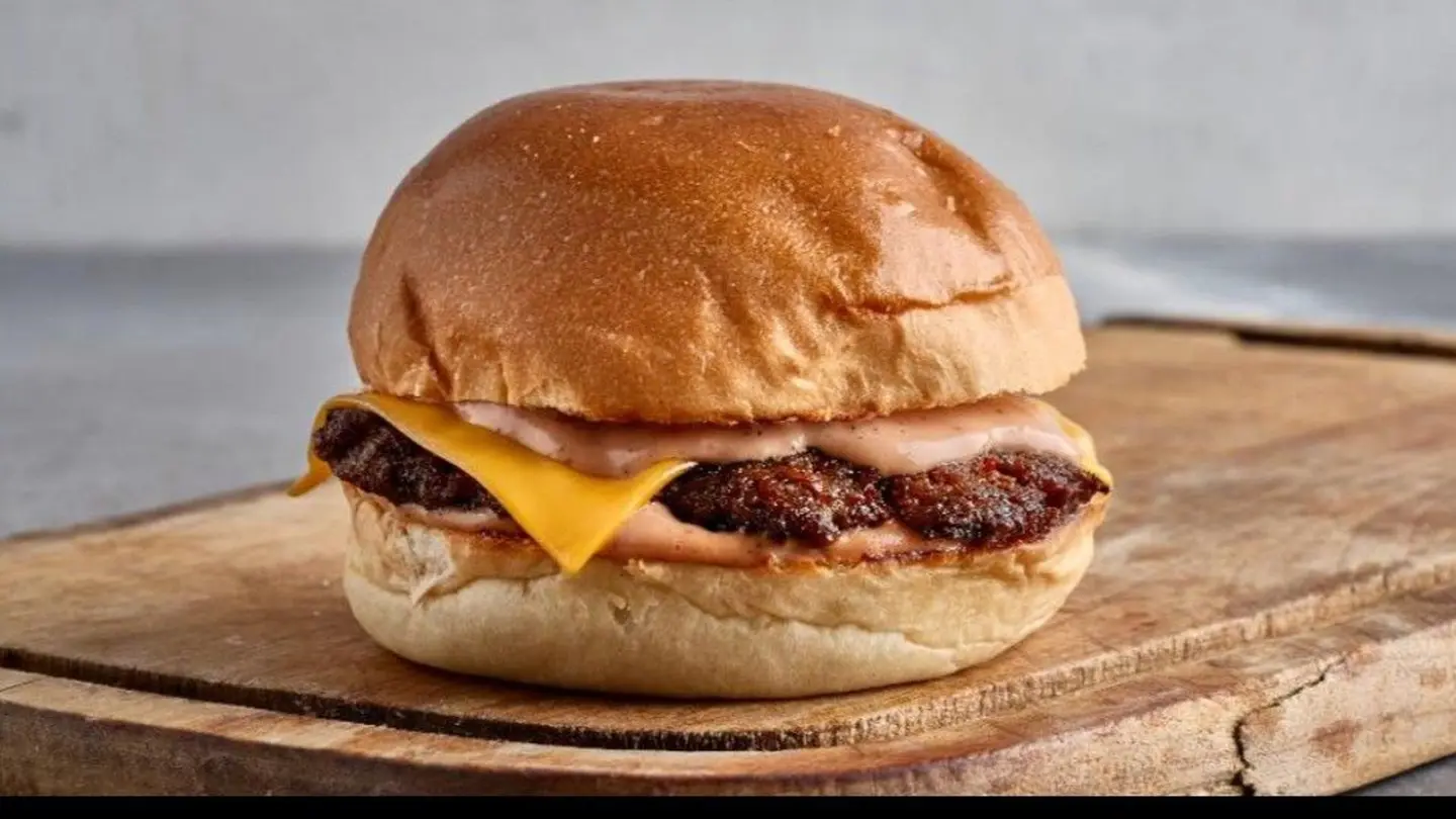 An Beef Burger With Fries