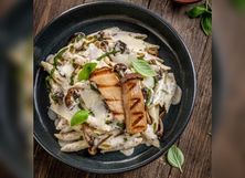 باستا الفطر البري والبيستو