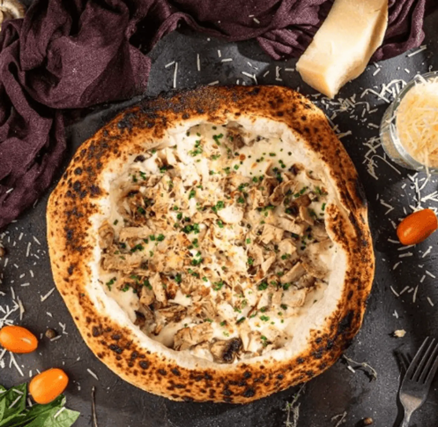 بيتزا بصلصة ألفريدو