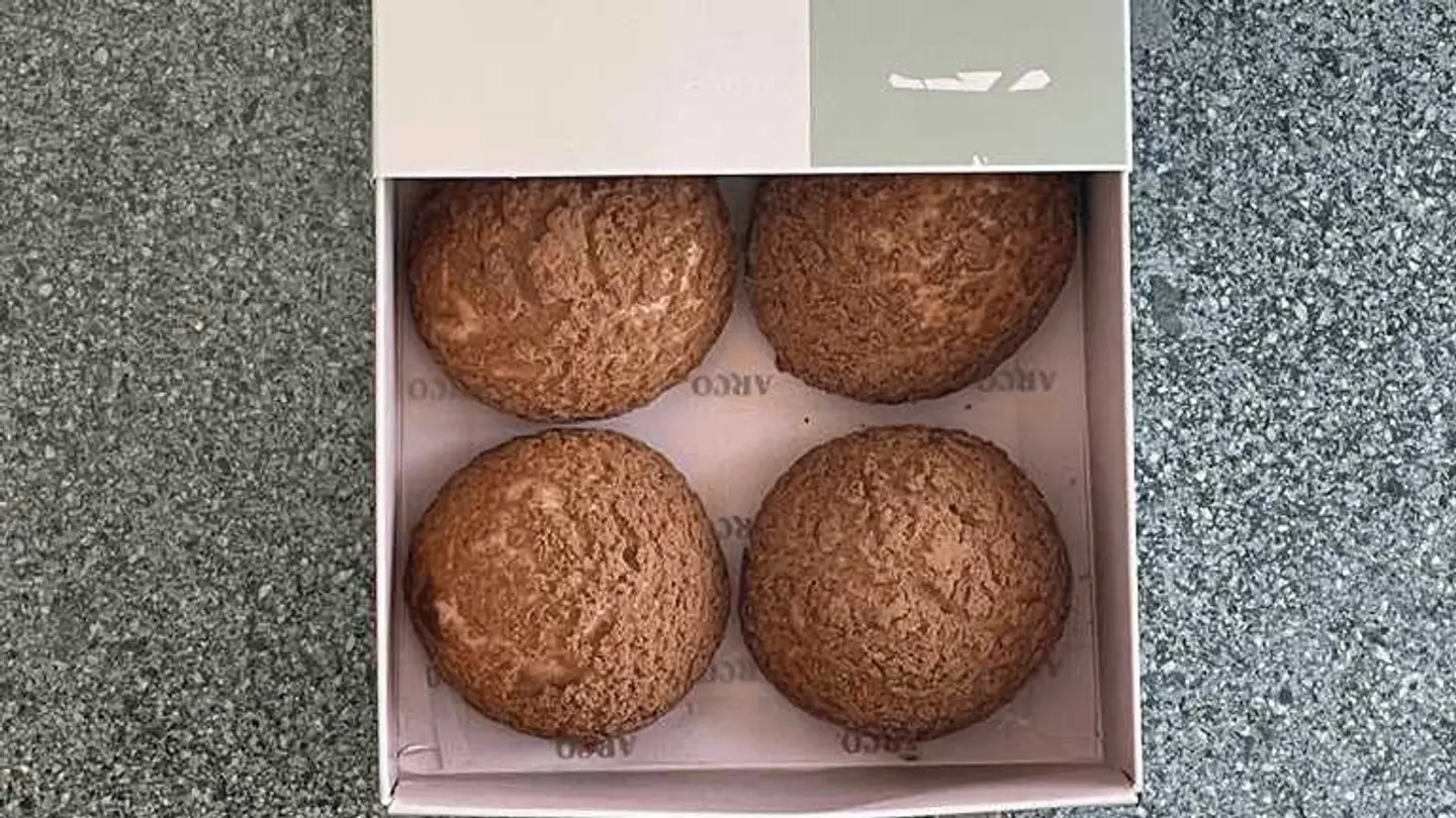 Tiramisu Choux Box 12 Pieces